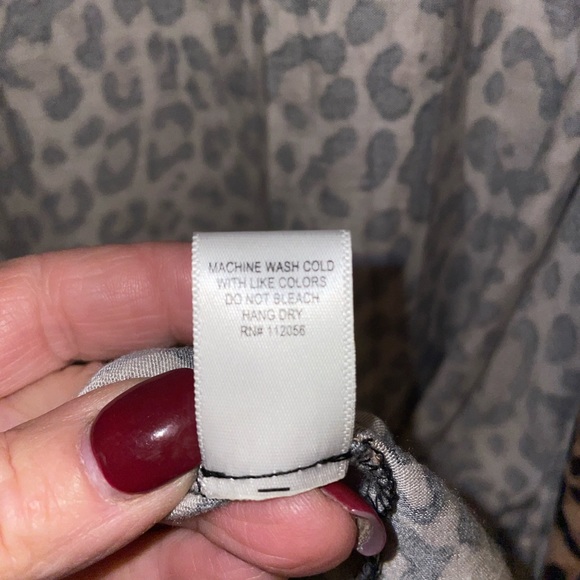 3X Cheetah 🐆 Cadigan. Has 2 pockets and is cuffed at the wrist. - Picture 3 of 7